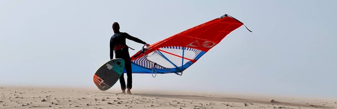 How to stay safe while doing windsurfing. Advice from the advanced amateur