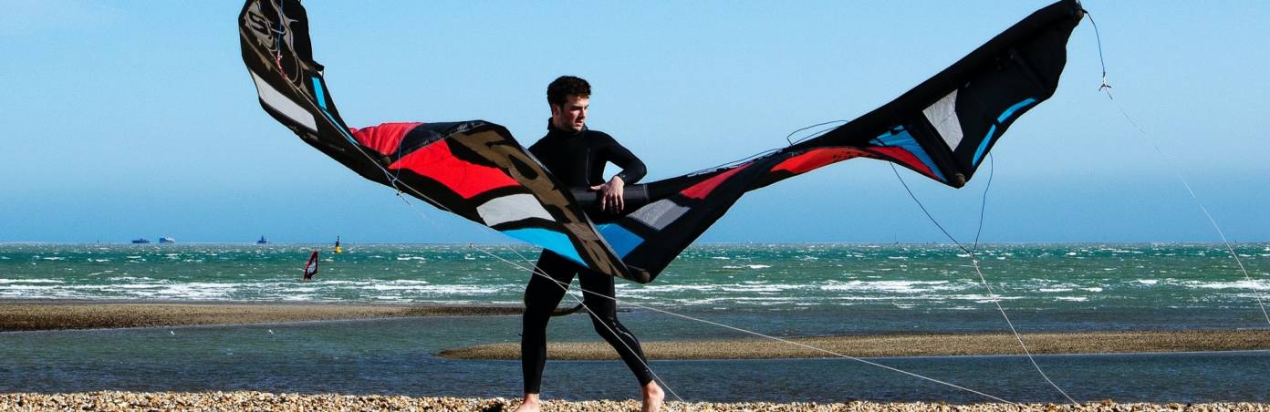 What are the different types of kitesurfing kites